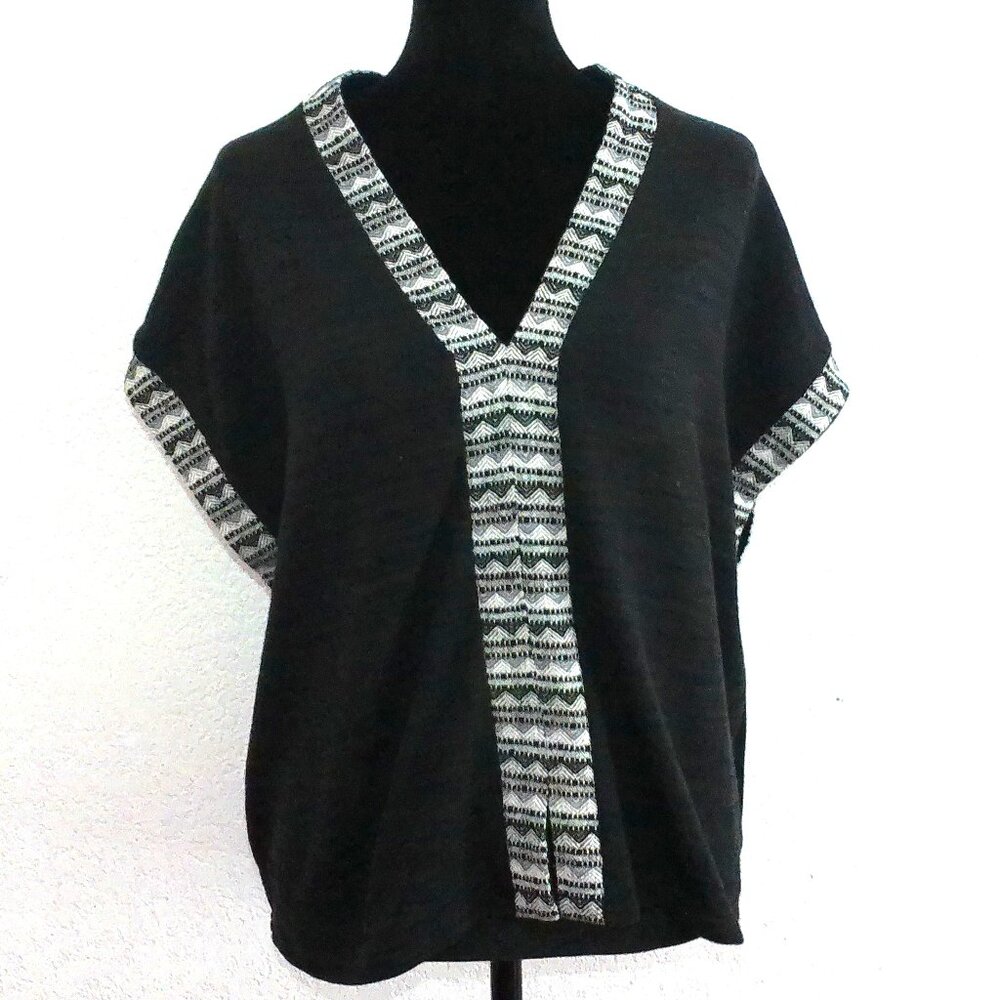 Ezra, Black V-neck shirt